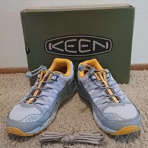 Keen Versatrail Outdoor Hiking Shoes (Women's 10) Nearly New